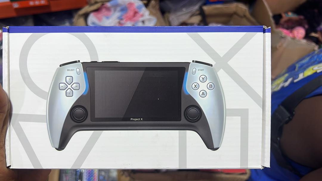 super console portable Project X avec 10 000 jeux préinstallés
