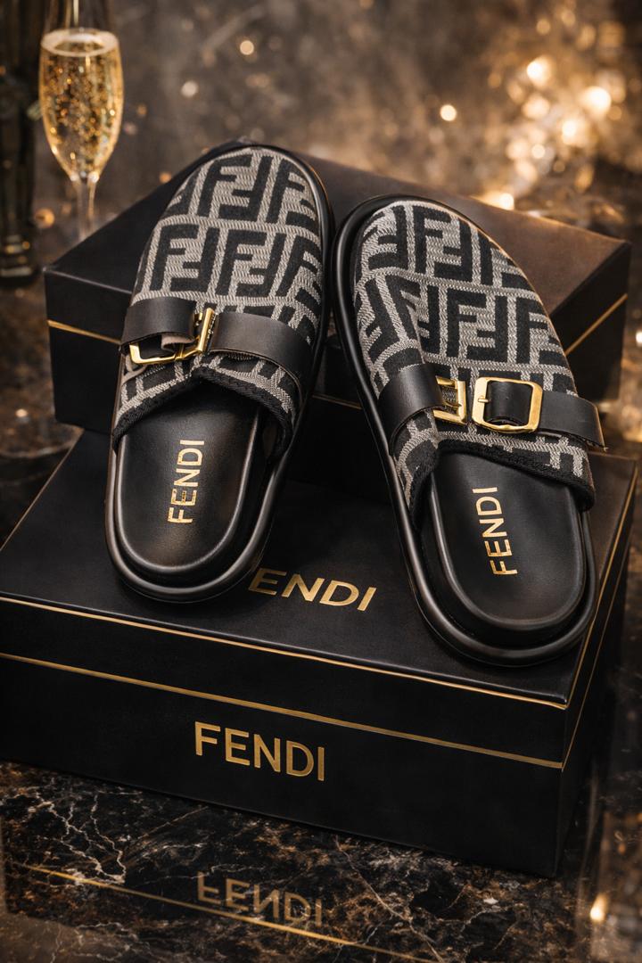 mules FENDI iconiques
